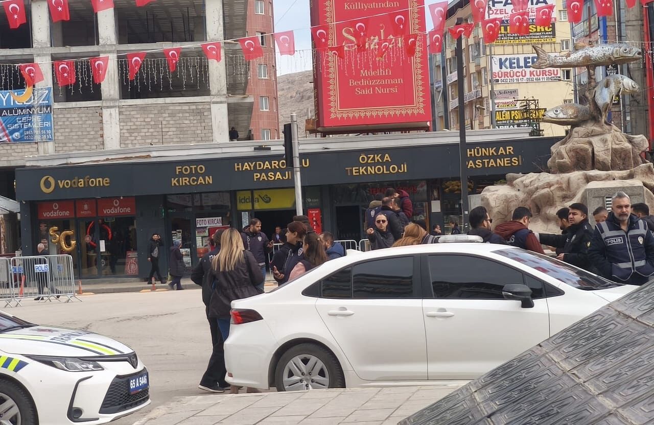 Van Merkezde Yollar Neden Kapalı (3)