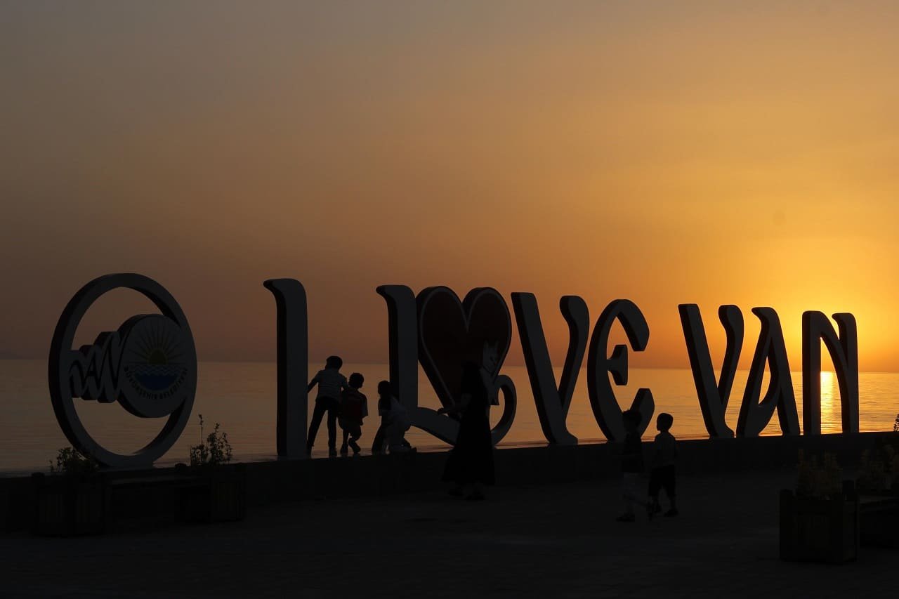 Van Yazısı Sahil Yolu