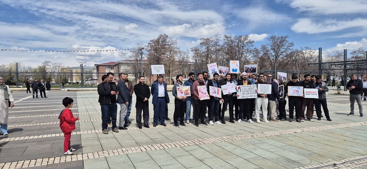 Van Yyü’de Öğrenci Ve Akademisyenler Bir Kez Daha Zulme Karşı Yürüdü! (2)