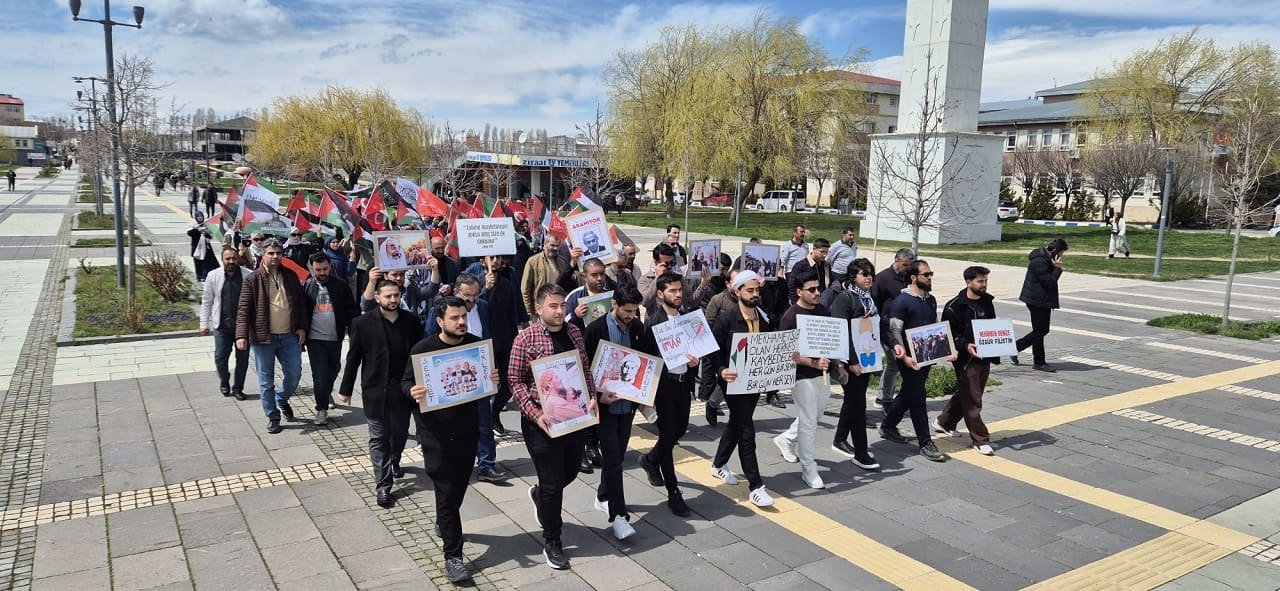 Van Yyü’de Öğrenci Ve Akademisyenler Bir Kez Daha Zulme Karşı Yürüdü! (5)
