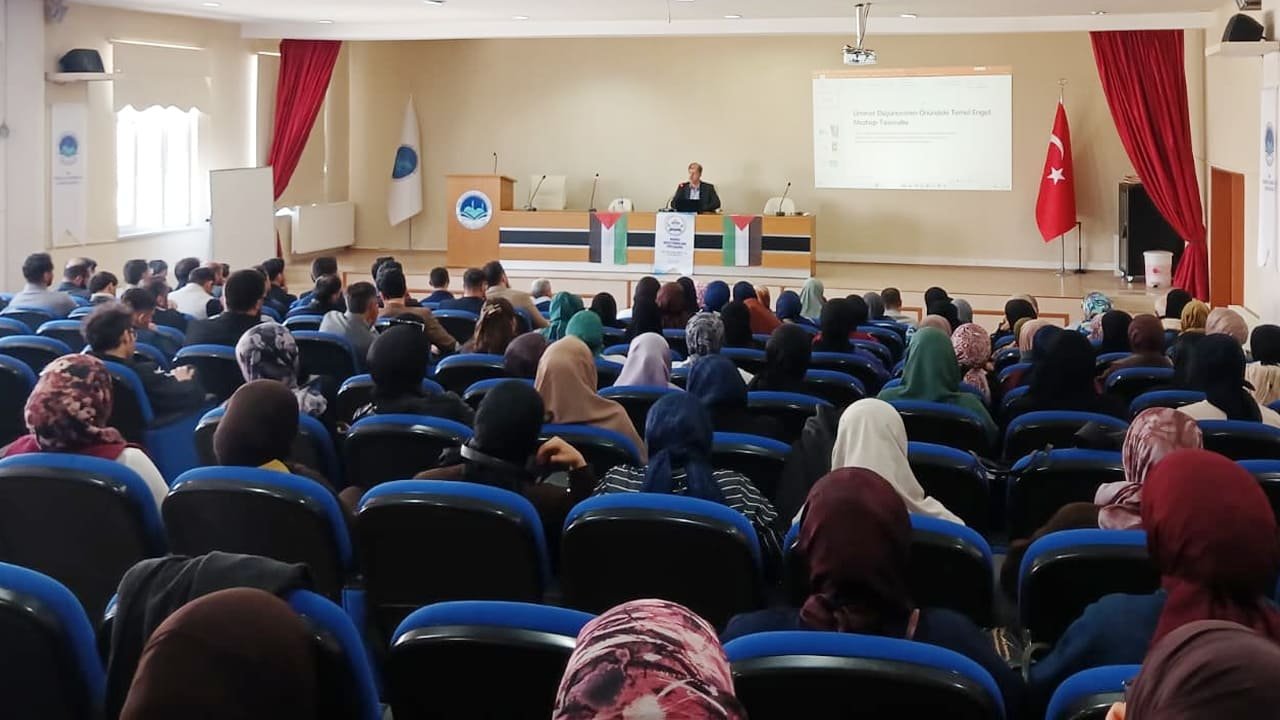 Van YYÜ’de ümmet düşüncesi ve mezhep taassubu konuşuldu