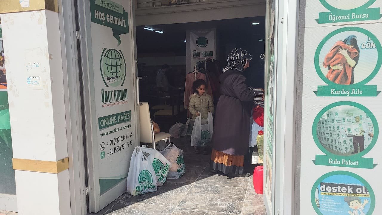 Van’da 350 Aileye Yardım Dağıtıldı! (3)