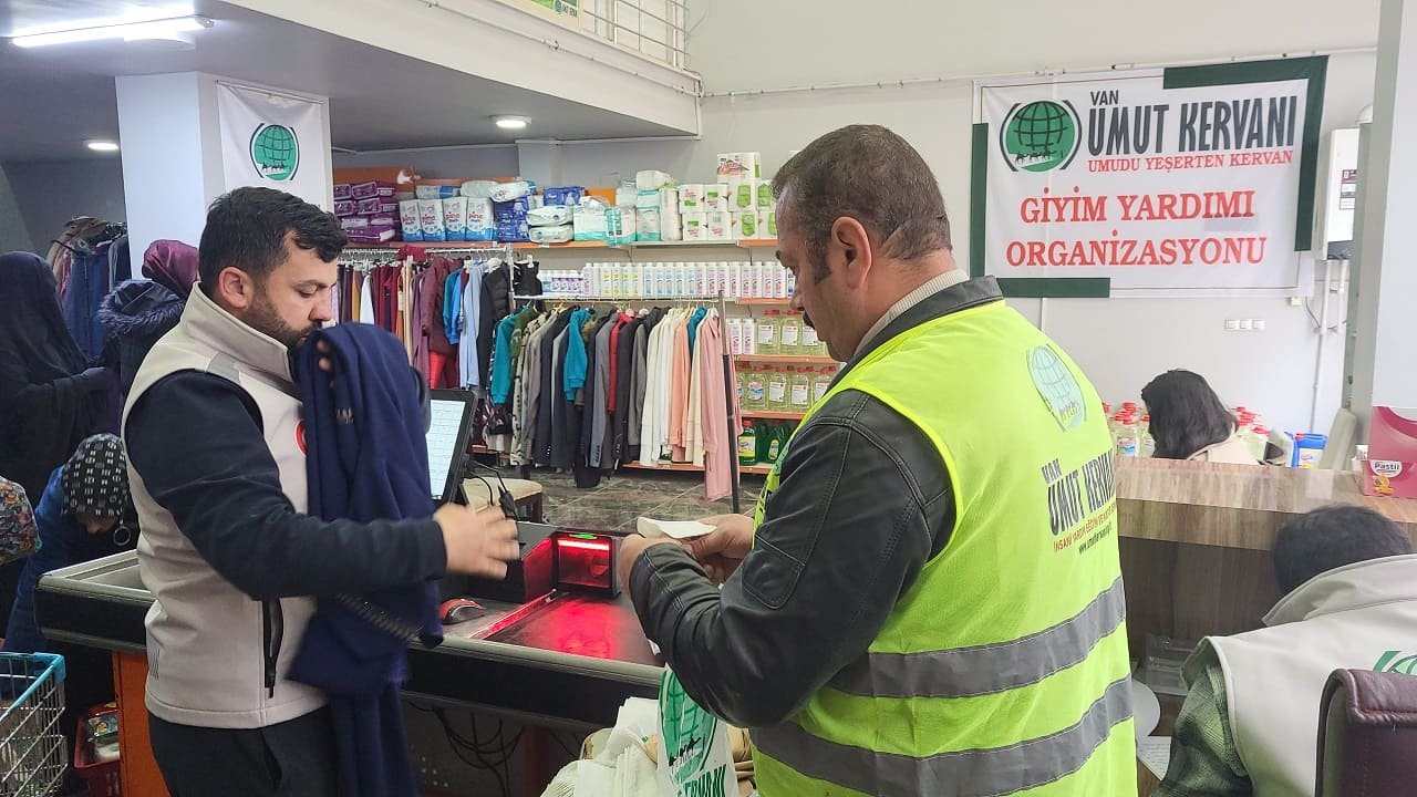 Van’da 350 Aileye Yardım Dağıtıldı! (7)