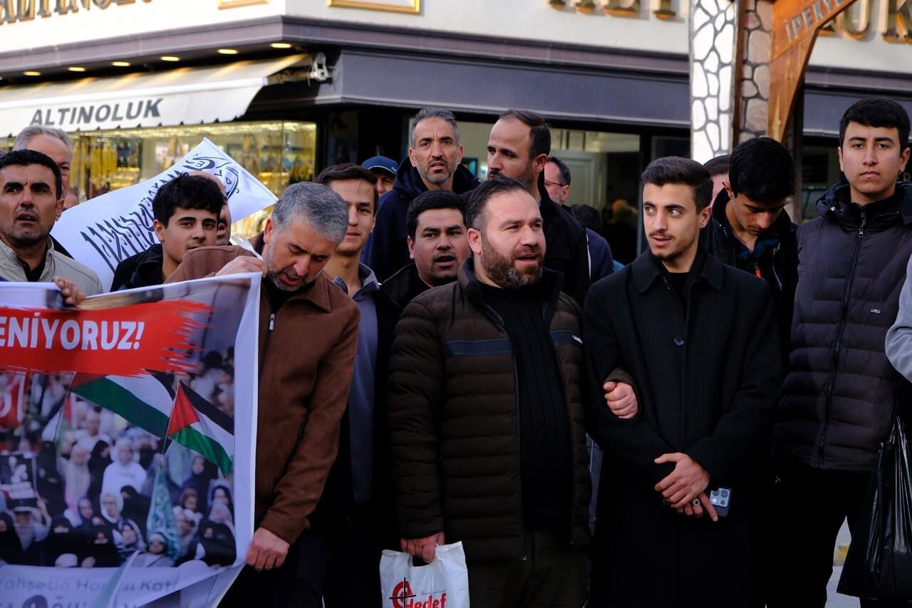 Van’da Binlerce Kişi Abd Ve İsrail’in Işgal Politikalarına Karşı Yürüdü! (10)-1