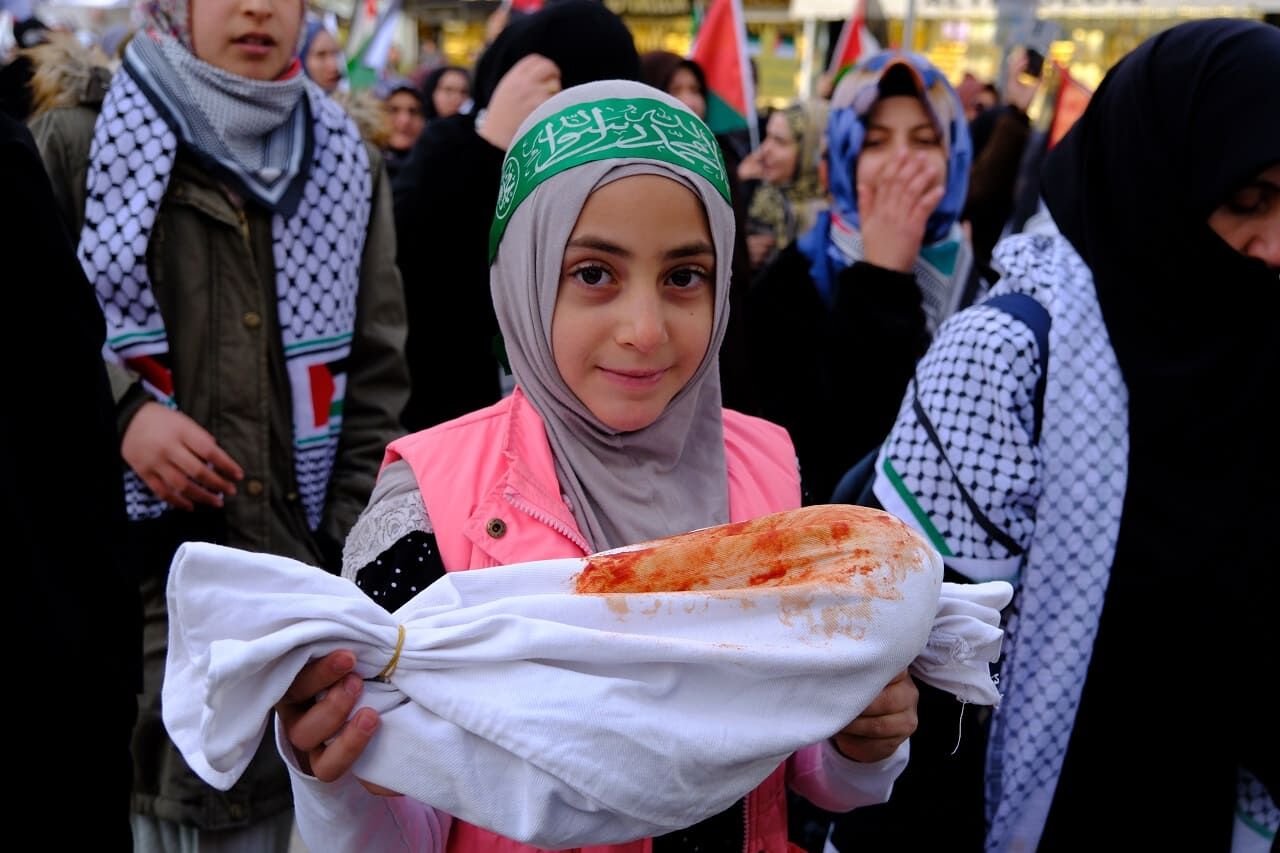 Van’da Binlerce Kişi Abd Ve İsrail’in Işgal Politikalarına Karşı Yürüdü! (13)-1