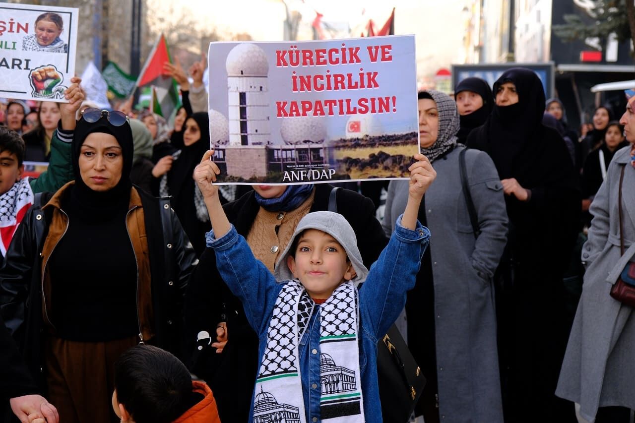 Van’da Binlerce Kişi Abd Ve İsrail’in Işgal Politikalarına Karşı Yürüdü! (17)-1