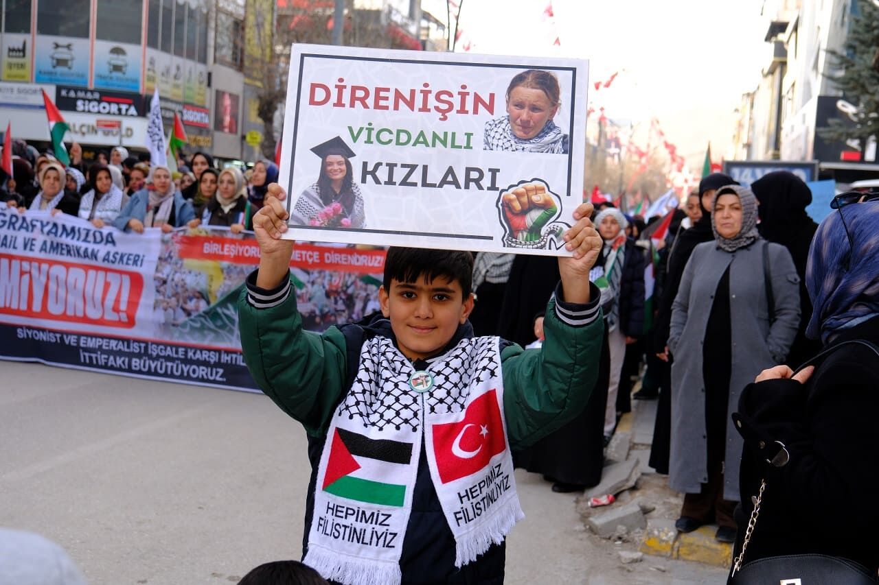 Van’da Binlerce Kişi Abd Ve İsrail’in Işgal Politikalarına Karşı Yürüdü! (18)-1