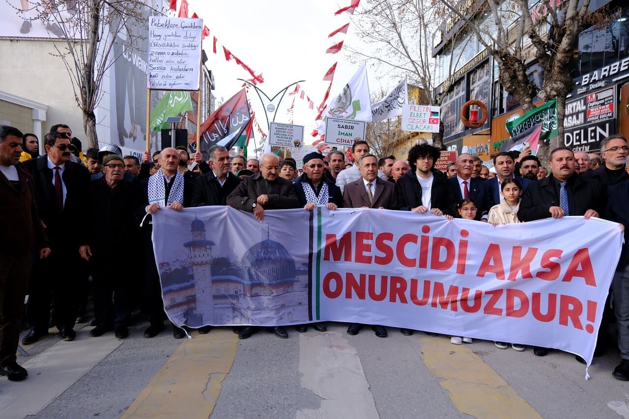 Van’da Binlerce Kişi Abd Ve İsrail’in Işgal Politikalarına Karşı Yürüdü! (4)