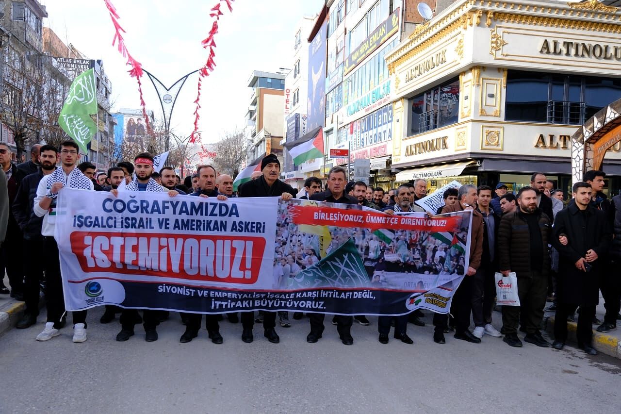 Van’da Binlerce Kişi Abd Ve İsrail’in Işgal Politikalarına Karşı Yürüdü! (9)