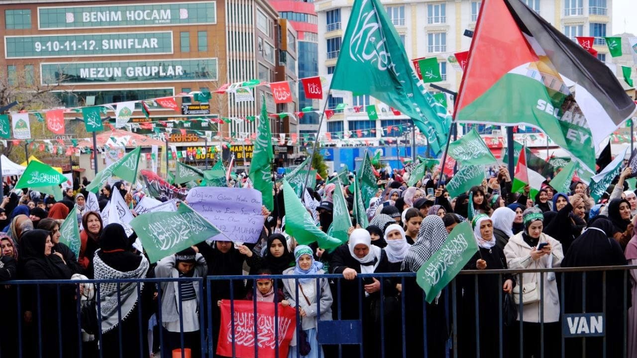 Van'da Binlerce Kişi Muhammed I Sevda Için Meydanlara Indi (11)