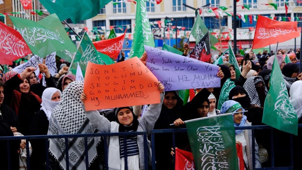 Van'da Binlerce Kişi Muhammed I Sevda Için Meydanlara Indi (16)