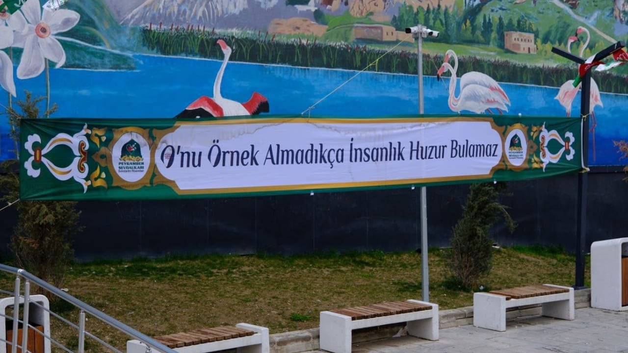 Van'da Binlerce Kişi Muhammed I Sevda Için Meydanlara Indi (4)