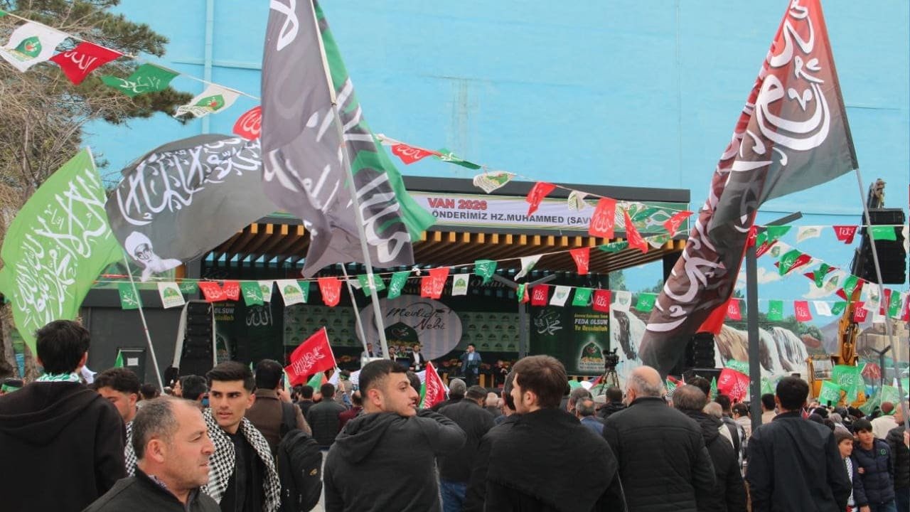 Van'da Binlerce Kişi Muhammed I Sevda Için Meydanlara Indi (7)