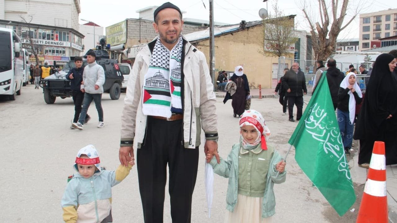 Van'da Binlerce Kişi Muhammed I Sevda Için Meydanlara Indi (9)