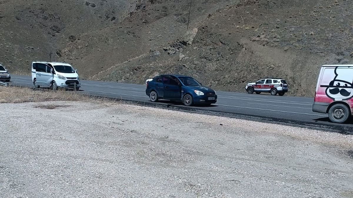 Van’da Bir Otomobil Zernek Barajı’na Uçtu! (2)