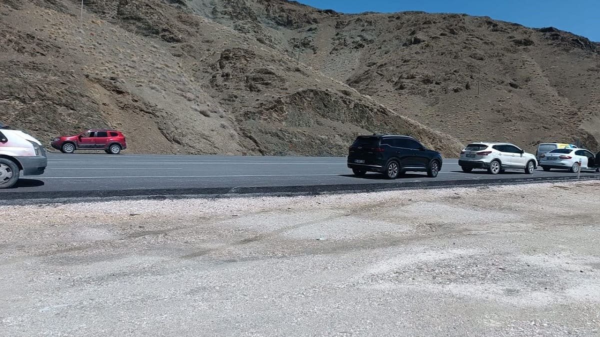 Van’da Bir Otomobil Zernek Barajı’na Uçtu! (3)