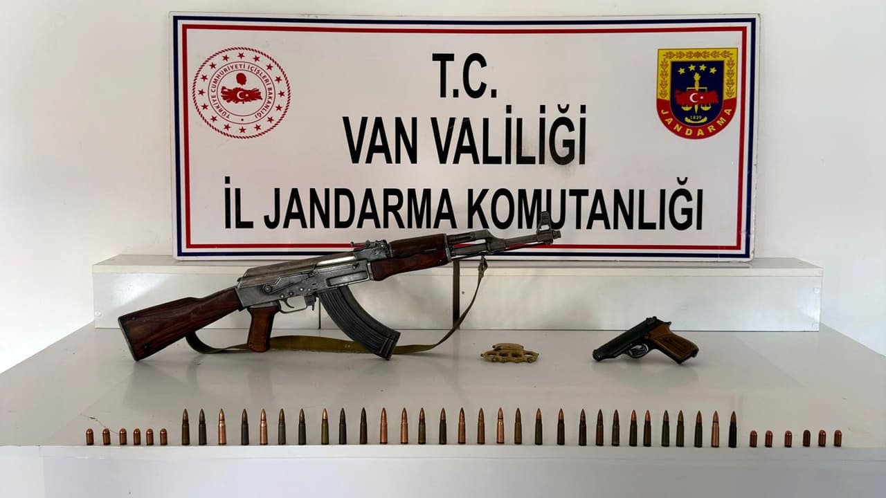 Van’da çok sayıda silah ve mühimmat ele geçirildi
