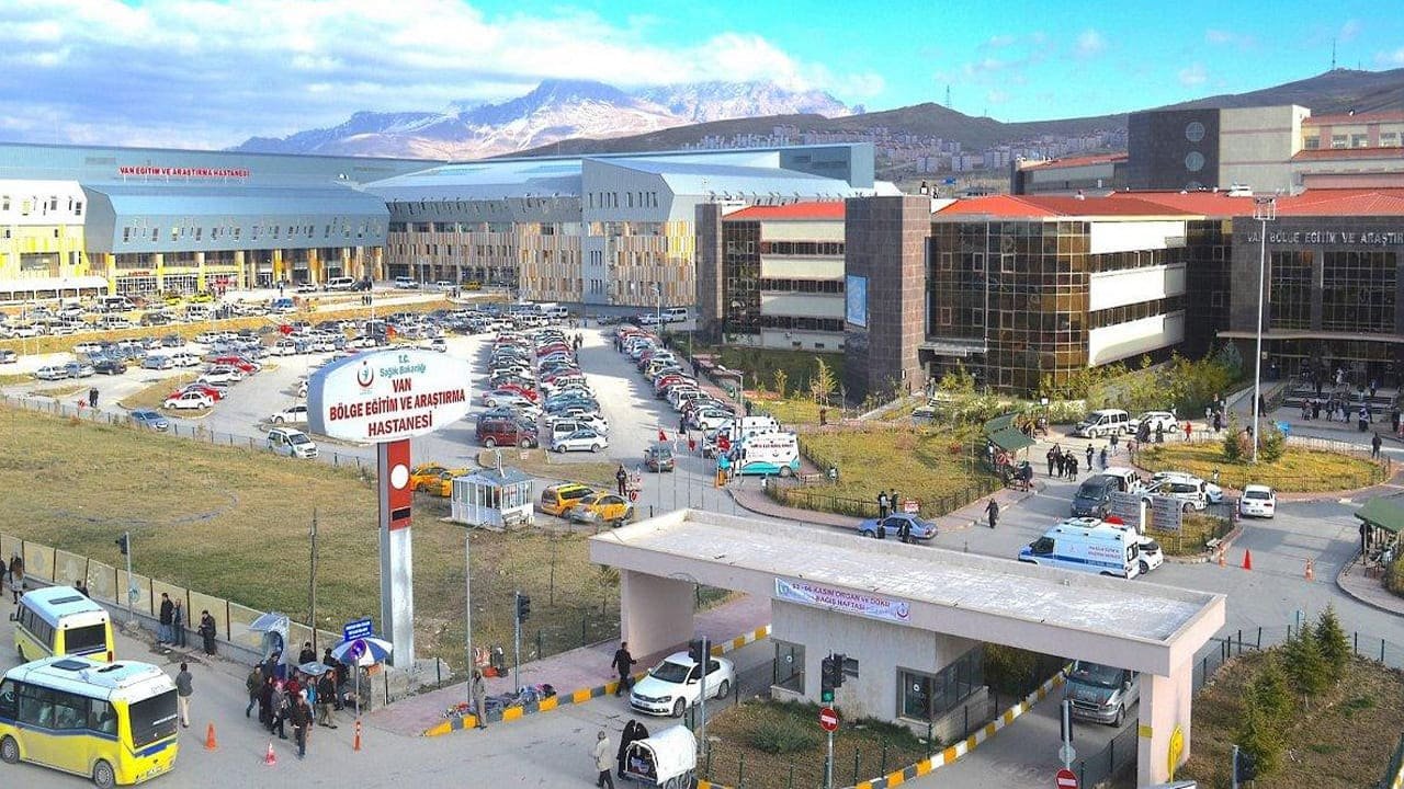 Van’da Devlet Hastanesi Ek Hizmet Binası Kapanıyor! (2)