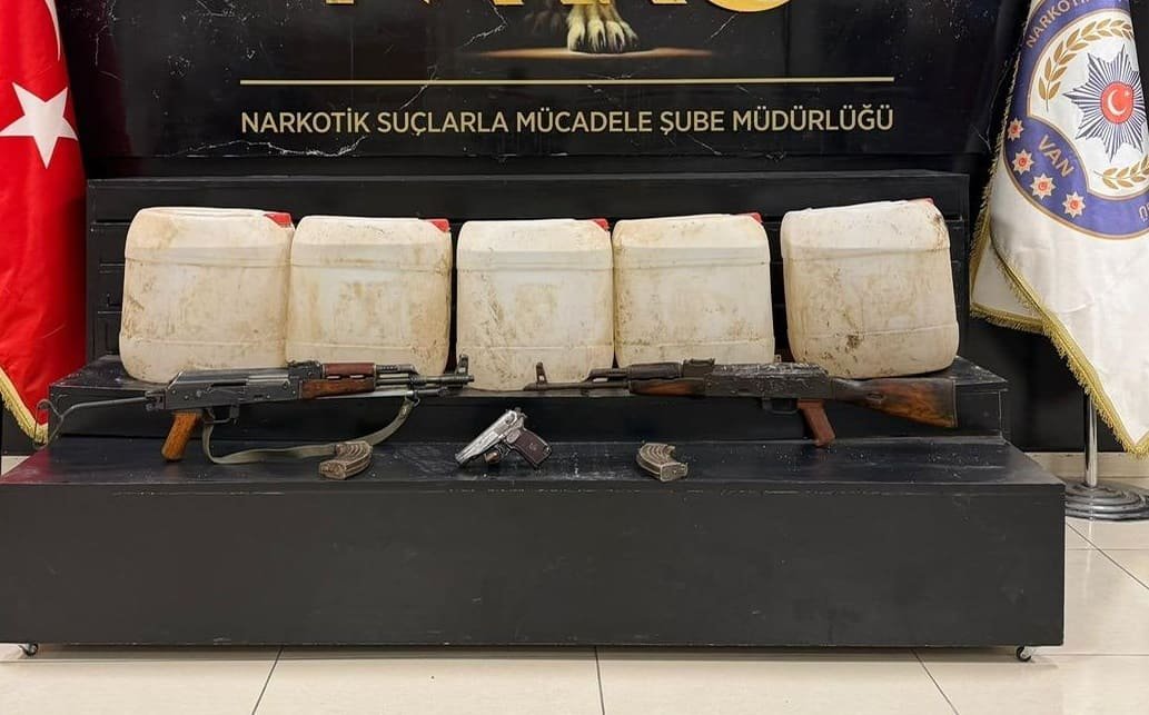 Van’da Evlere Ateş Düşüreceklerdi 3 Zehir Taciri Tutuklandı! (1)