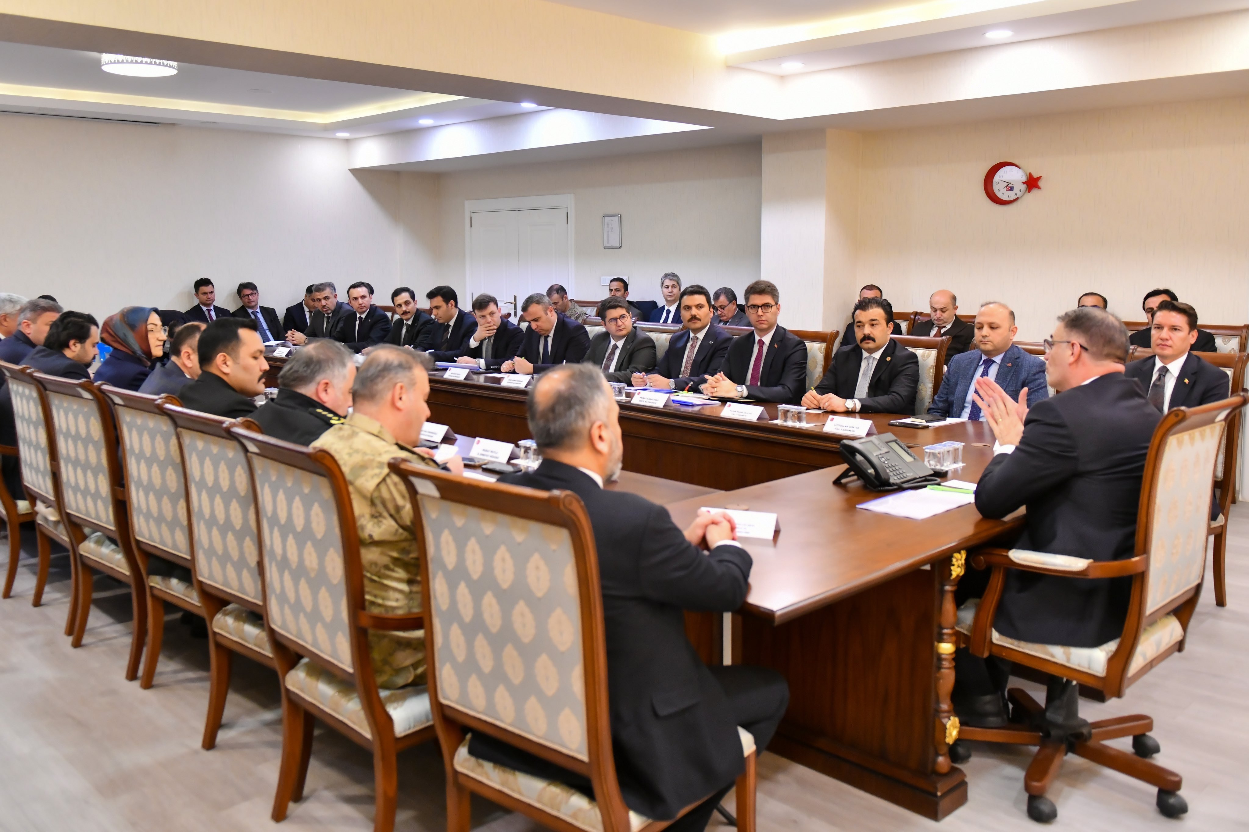 Van’da Geniş Kapsamlı Okul Güvenliği Toplantısı Gerçekleştirildi 4