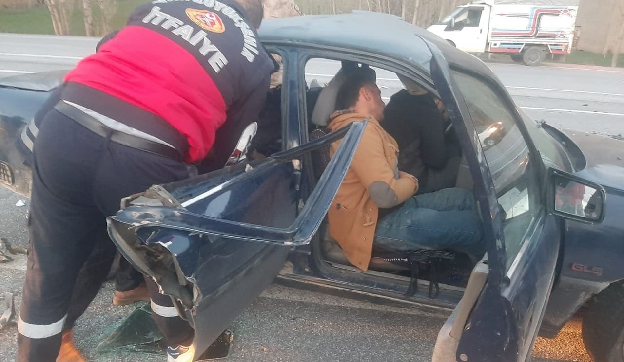 Van'da Iki Araç Çarpıştı 7 Yaralı (5)