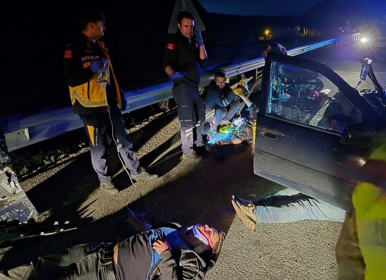 Van'da Iki Araç Çarpıştı 7 Yaralı (8)