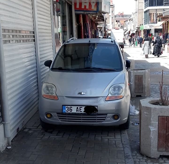Van’da Kaldırım Işgali Boyut Kazandı! Görüntüler Pes Dedirtti… (1)