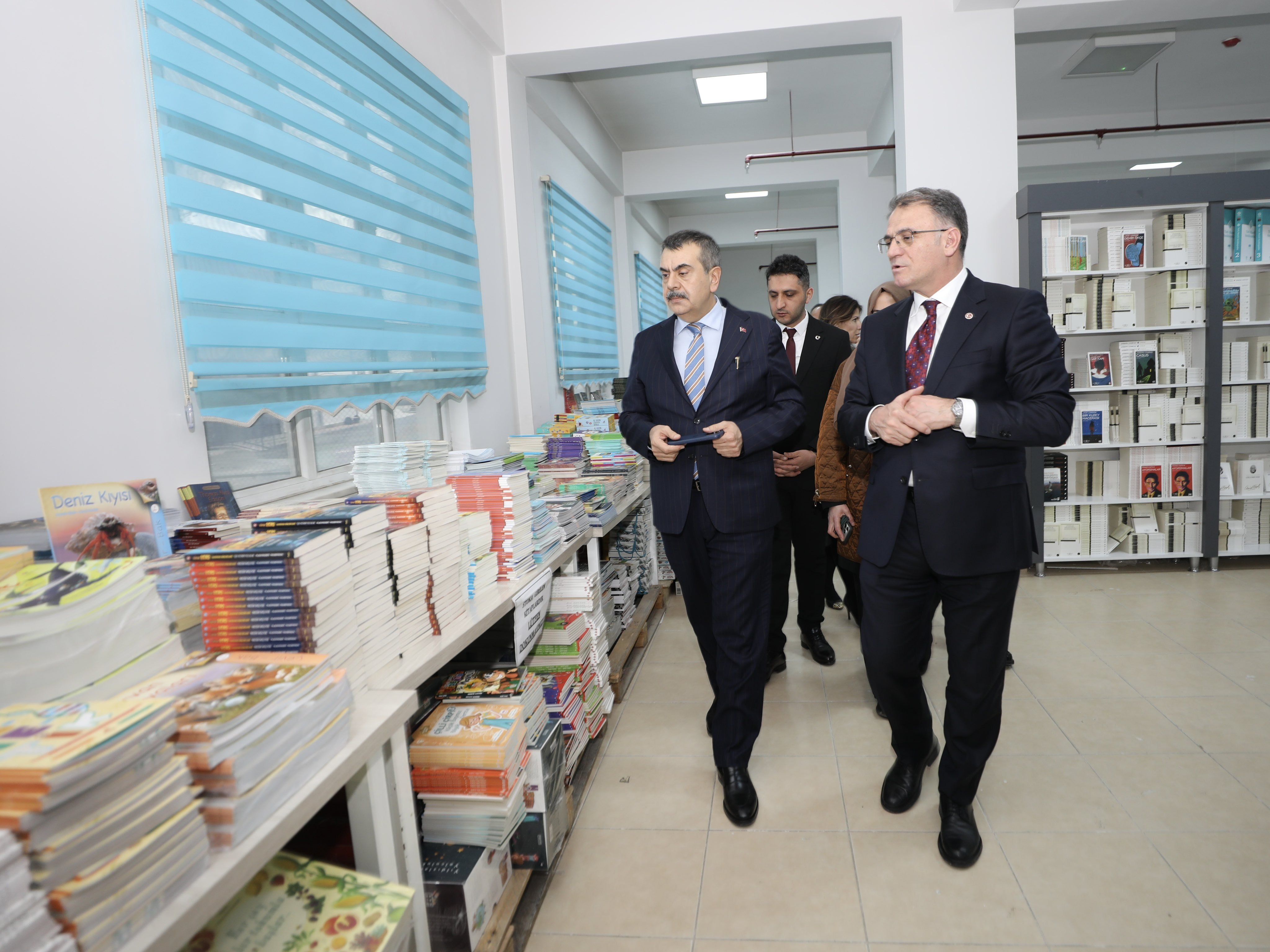 Van’da Kitaplar Kapıya Geliyor Bakan Tekin Kitap Van Projesini Inceledi 2