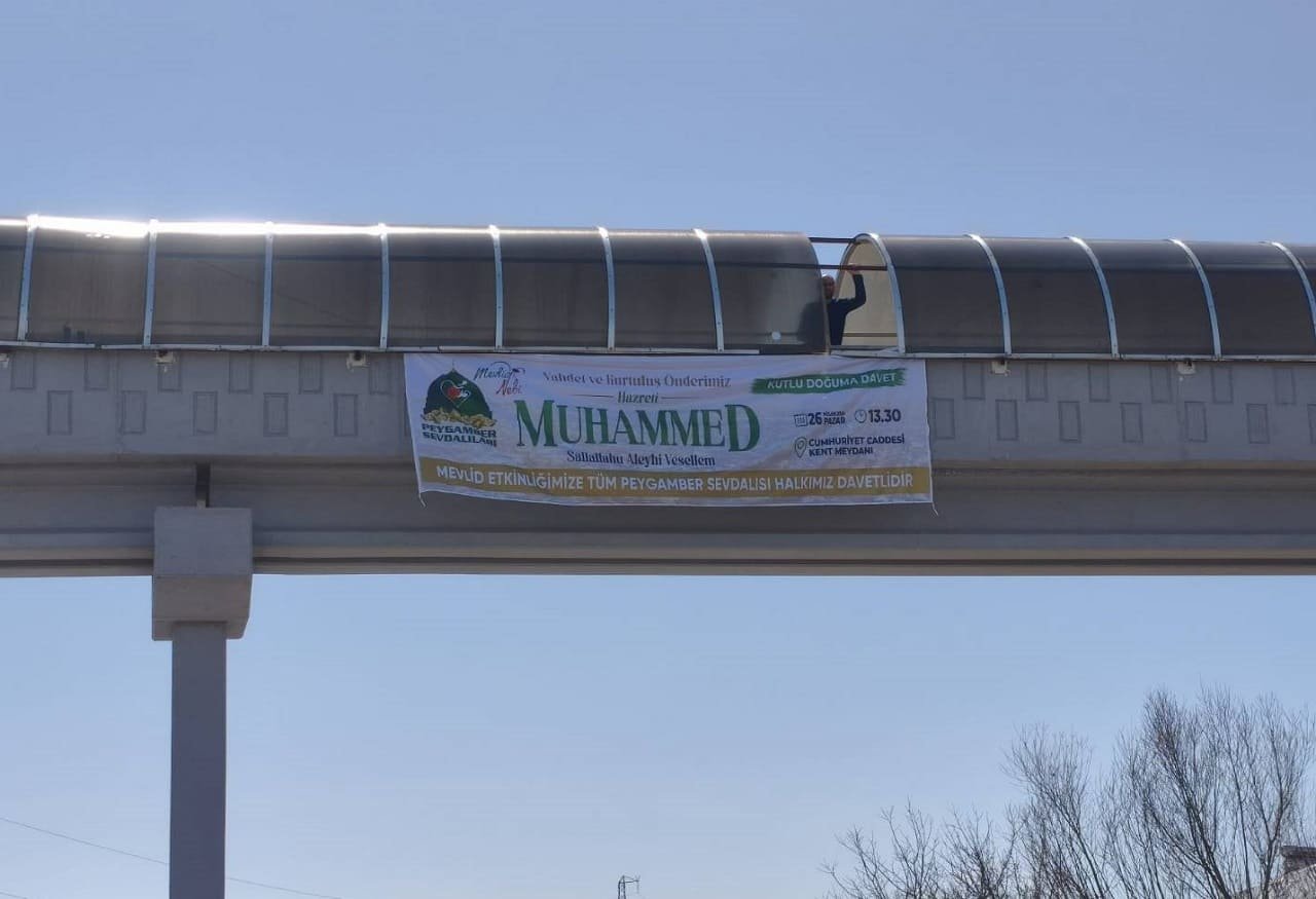 Van’da Mevlid I Nebi Hazırlıkları Şehir Afiş Ve Brandalarla Donatıldı (1)