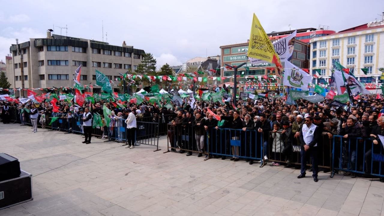 Van'da Muhammed-i bahar yaşandı: Meydan doldu taştı