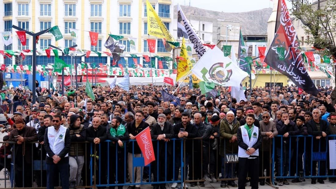 Van'da Muhammed-i bahar yaşandı: Meydan doldu taştı