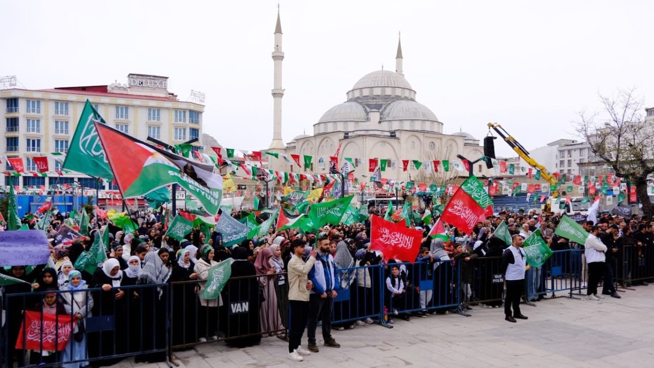 Van'da Muhammed-i bahar yaşandı: Meydan doldu taştı