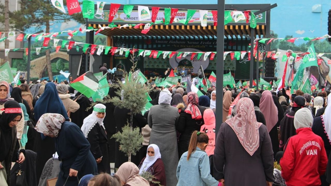 Van'da Muhammed-i bahar yaşandı: Meydan doldu taştı
