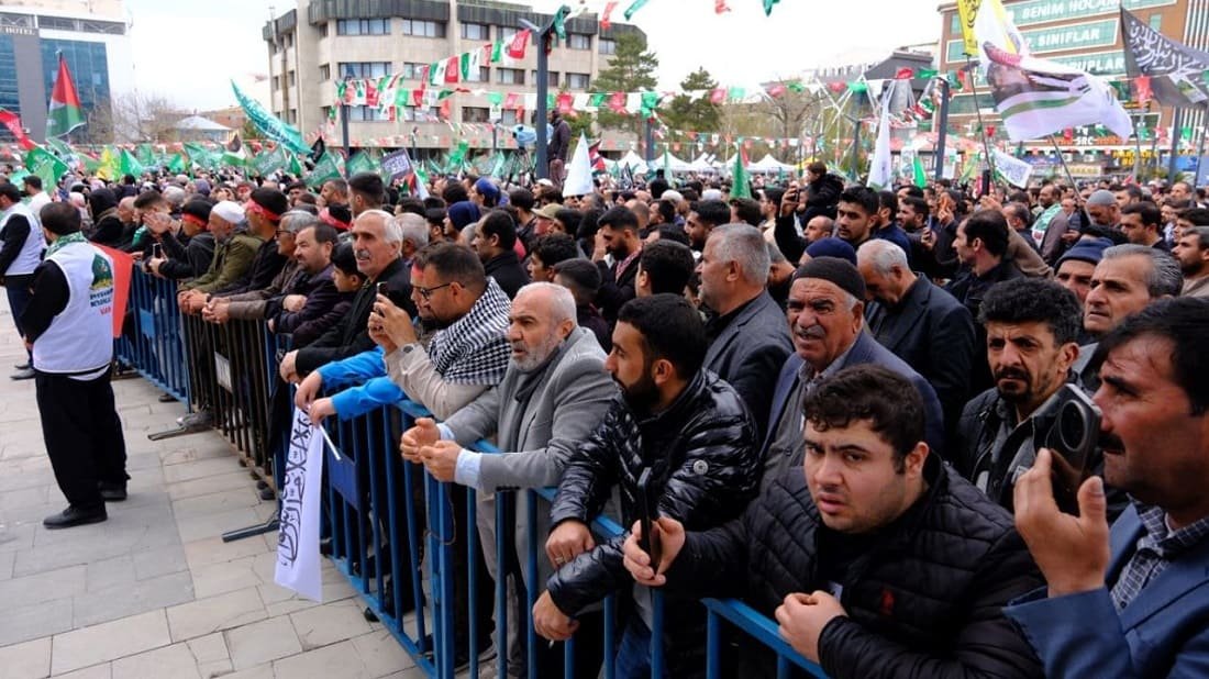 Van'da Muhammed-i bahar yaşandı: Meydan doldu taştı
