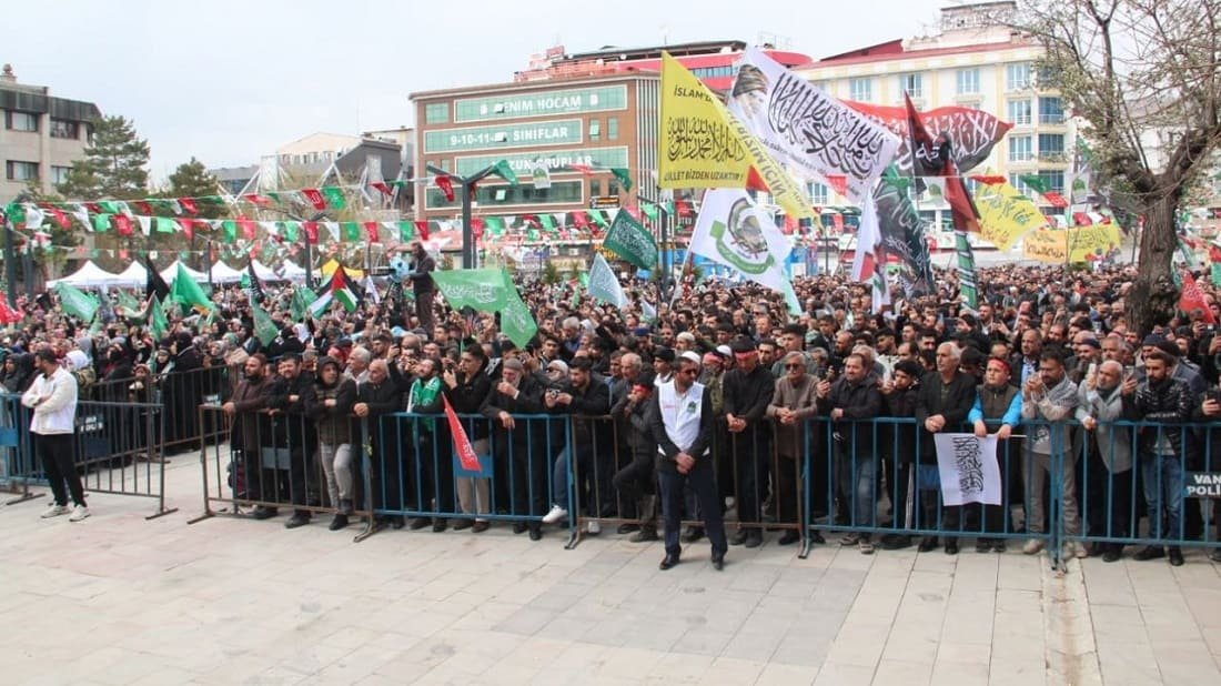 Van'da Muhammed-i bahar yaşandı: Meydan doldu taştı
