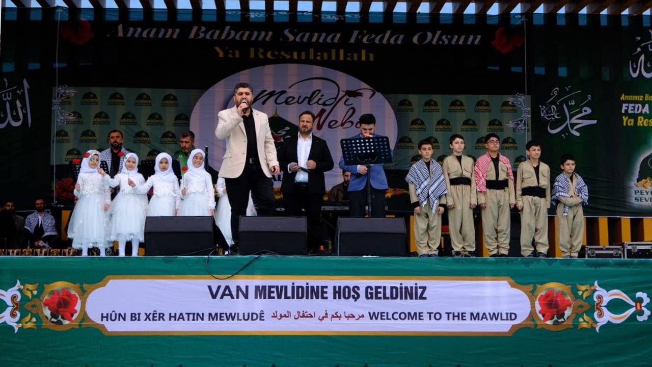 Van'da Muhammed-i bahar yaşandı: Meydan doldu taştı