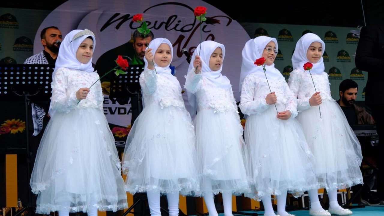 Van'da Muhammed-i bahar yaşandı: Meydan doldu taştı