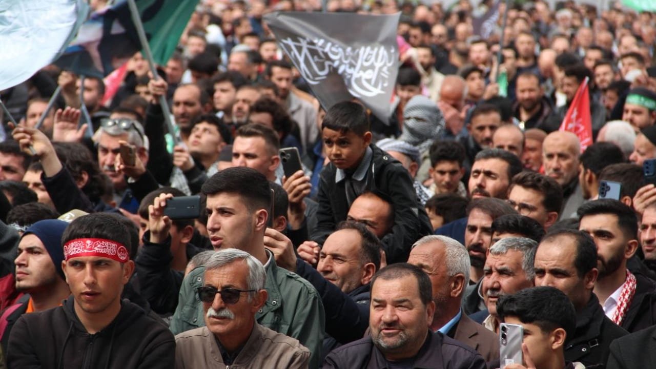 Van'da Muhammed-i bahar yaşandı: Meydan doldu taştı