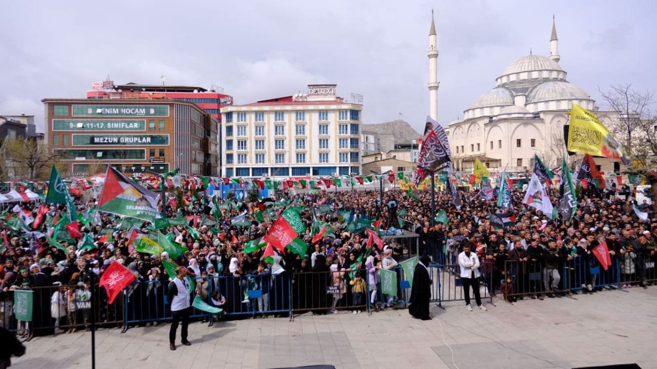 Van'da Muhammed-i bahar yaşandı: Meydan doldu taştı
