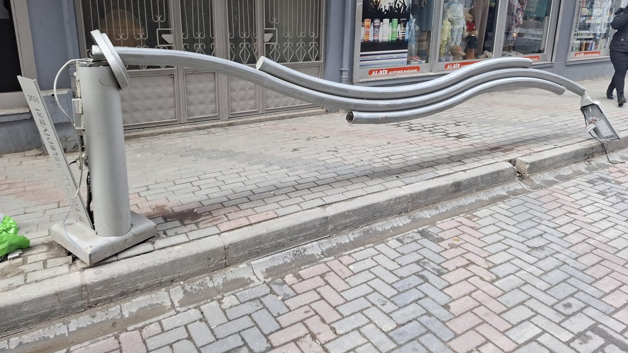 Van’da Sokak Aydınlatma Sorunu Esnafı Isyan Ettirdi (2)