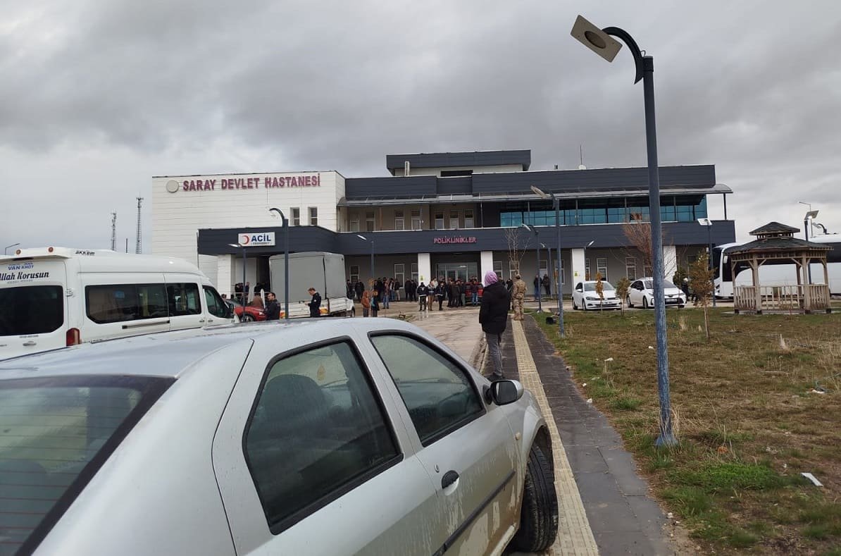 Van’da Sokak Köpekleri Çocuklara Saldırdı 1 Ölü, 1 Yaralı! (1)-1