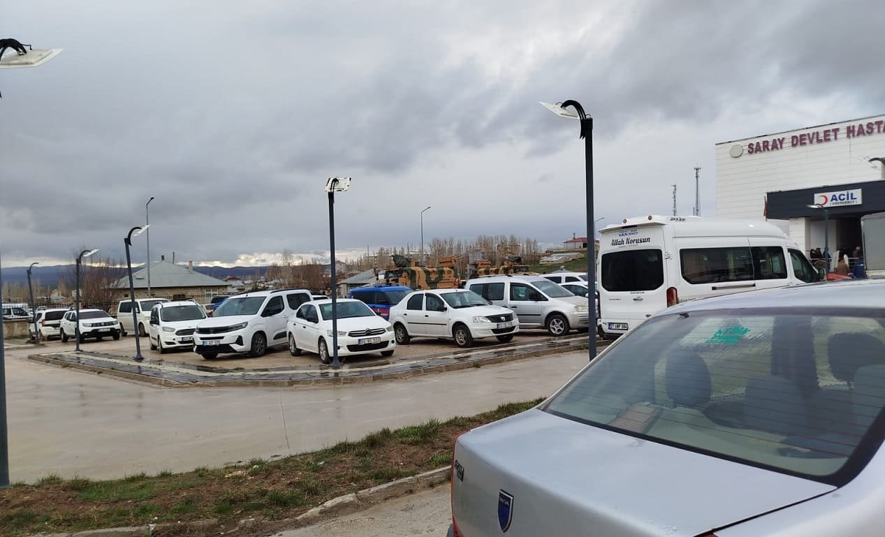 Van’da Sokak Köpekleri Çocuklara Saldırdı 1 Ölü, 1 Yaralı! (3)