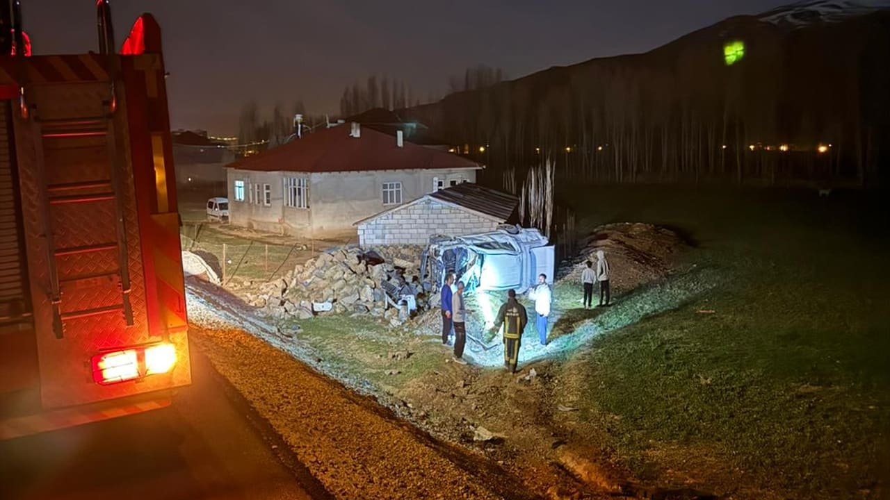 Van’da Trafik Kazası 2 Kişi Yaralandı (3)