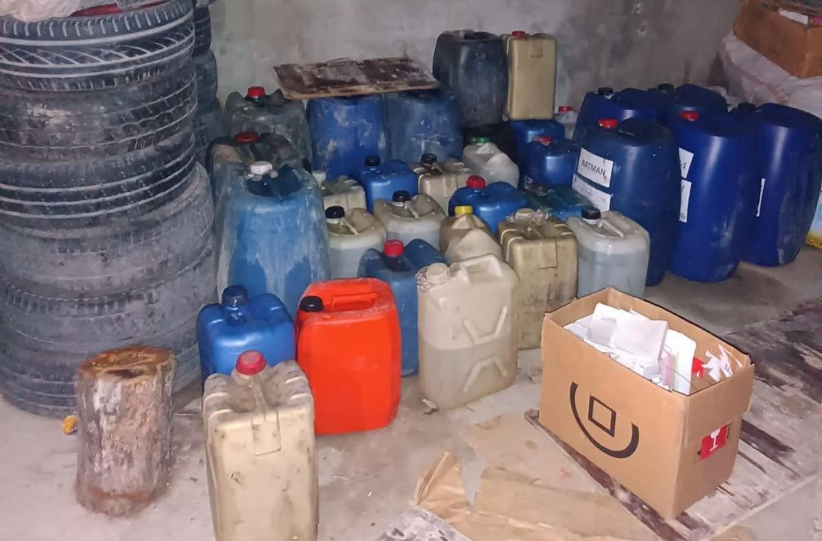 Van’da Uzun Namlulu Silah Ve Çok Sayıda Kaçak Ürün Ele Geçirildi! (3)