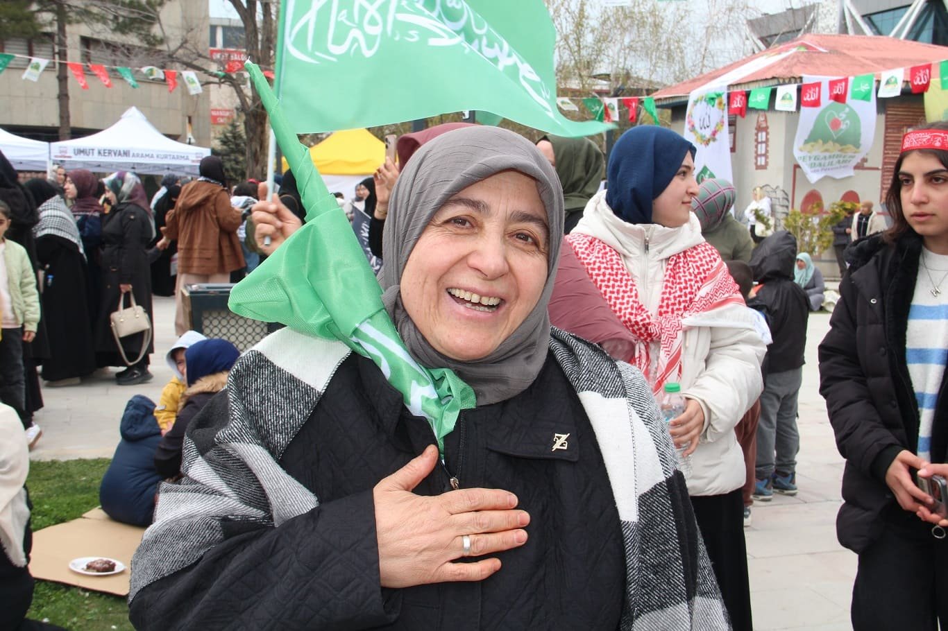 Van’da Yürekleri Titreten Sözler Denizler Mürekkep, Ağaçlar Kalem Olsa Yetmez! (12)