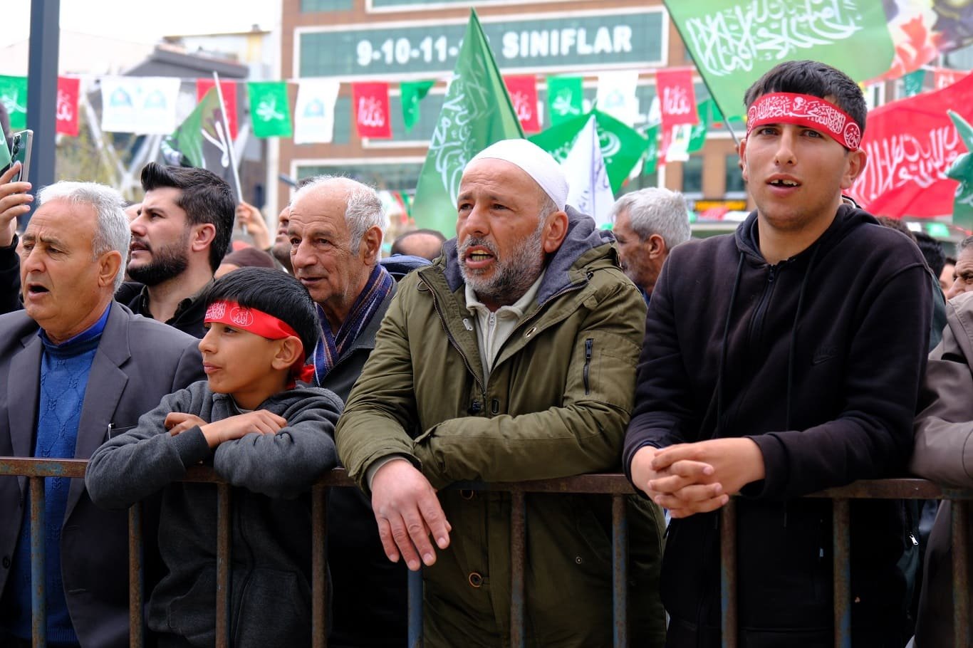 Van’da Yürekleri Titreten Sözler Denizler Mürekkep, Ağaçlar Kalem Olsa Yetmez! (2)
