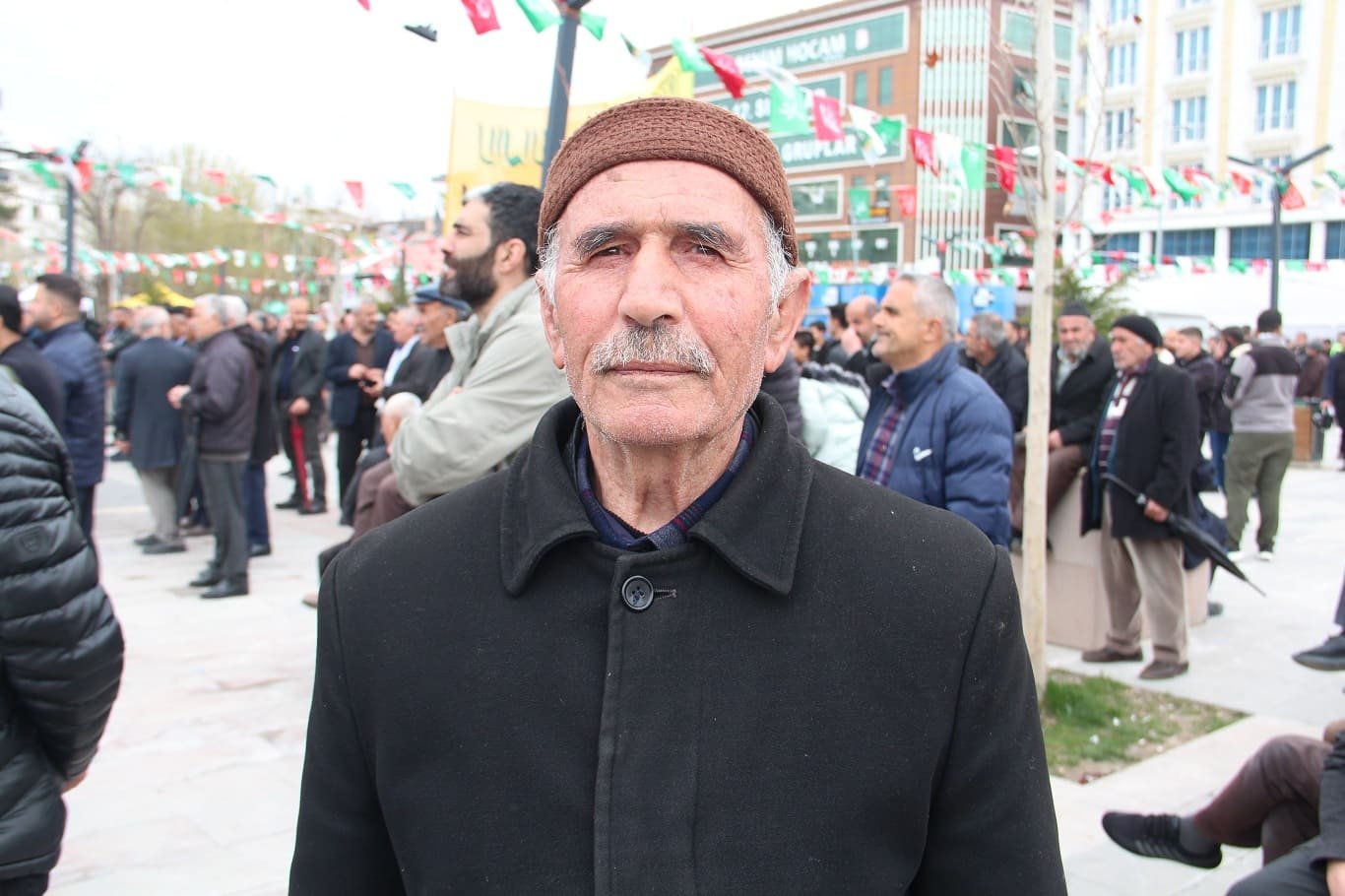 Van’da Yürekleri Titreten Sözler Denizler Mürekkep, Ağaçlar Kalem Olsa Yetmez! (6)