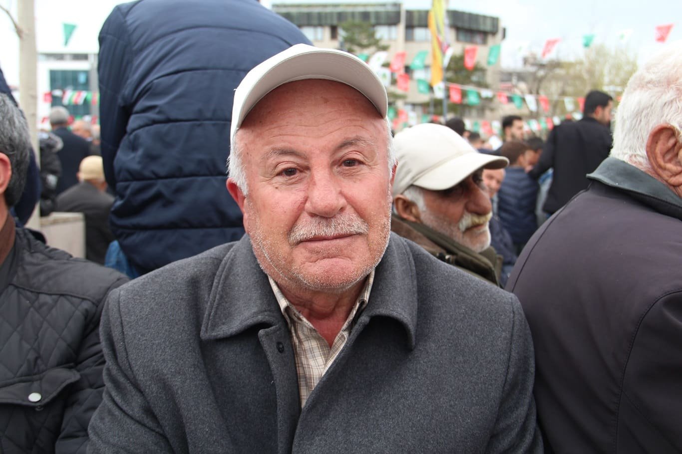 Van’da Yürekleri Titreten Sözler Denizler Mürekkep, Ağaçlar Kalem Olsa Yetmez! (7)