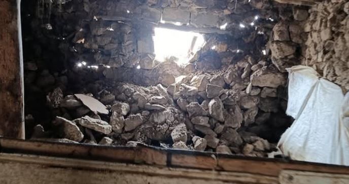 Van’daki Depremde Bir Ahır Çöktü! (6)