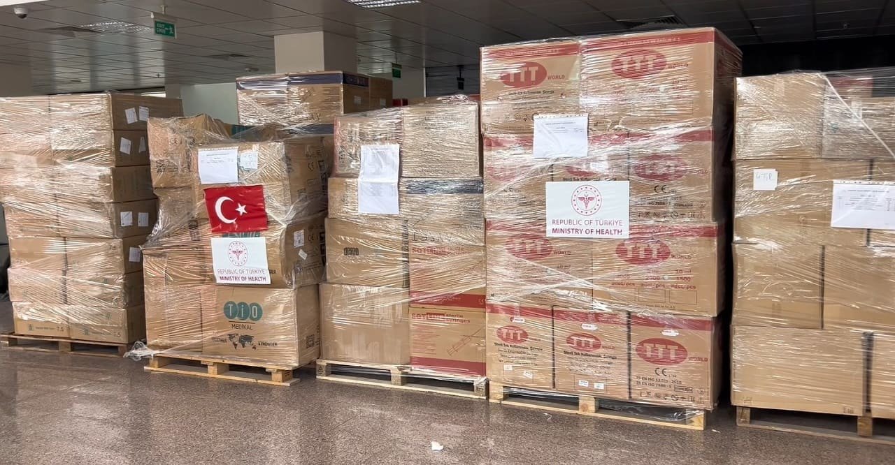 Van’dan İran’a 9 Tır Tıbbi Yardım! (3)